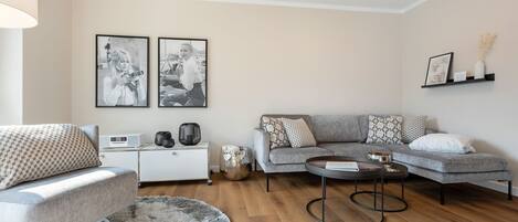 Fernseher, Stereoanlage