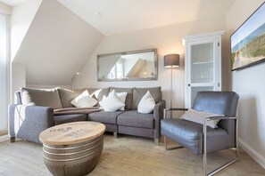 Fernseher, DVD-Player, Stereoanlage