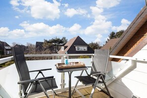 Property grounds - Auszeit, App. 4 - 3-raum Appartement im Ober- und Dachgeschoss mit ca. 55 m² Nutzfläche (Wenningstedt-Braderup (Sylt))