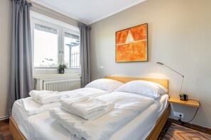 Unclassified image, 2 of 21, button