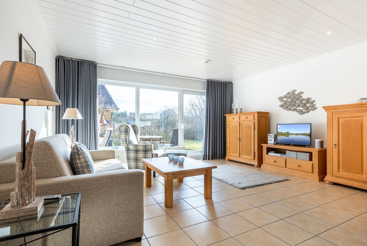 Televisión, reproductor de DVD y estéreo 