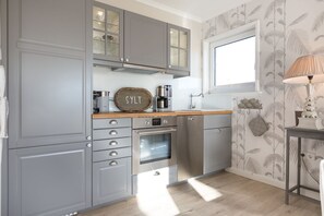 Fridge, oven, stovetop, dishwasher - Inselliebe, App. 18 - Inselliebe Pur! Viel Mehr Sylt-style Können Sie Nicht Buchen (Wenningstedt-Braderup (Sylt))