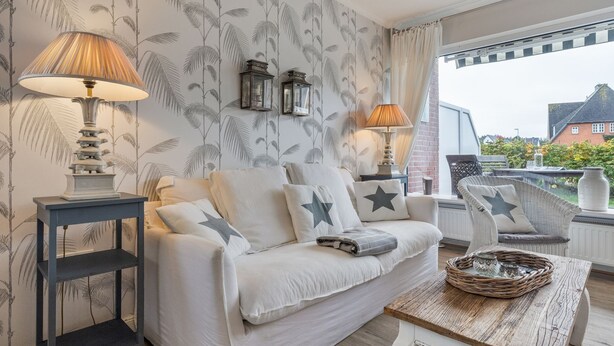 A cozy living room with a sofa, two side tables, and a coffee table. - Inselliebe, App. 18 - Inselliebe Pur! Viel Mehr Sylt-style Können Sie Nicht Buchen (Wenningstedt-Braderup (Sylt))