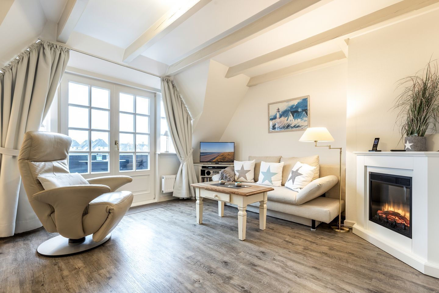 Een televisie, een dvd-speler en een stereo