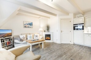 Fernseher, DVD-Player, Stereoanlage