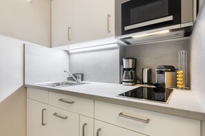 Unclassified image, 2 of 18, button