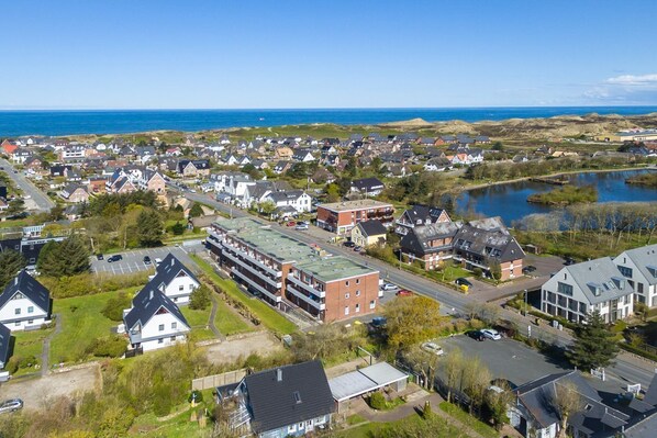Aerial view - Stranddistel, App. 1 - Design Kleinod für Preisbewusste, in Bester, Zentraler Lage (Wenningstedt-Braderup (Sylt))