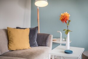 Unclassified image, 4 of 18, button