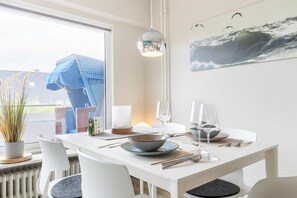 Dining - Stranddistel, App. 1 - Design Kleinod für Preisbewusste, in Bester, Zentraler Lage (Wenningstedt-Braderup (Sylt))