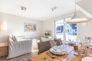 Unclassified image, 2 of 28, button