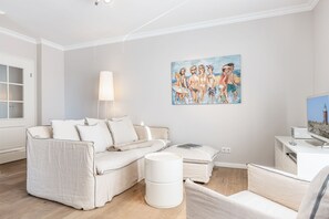 Televisión, reproductor de DVD y estéreo 