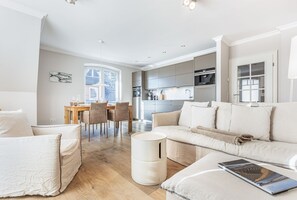 TV, DVD player, stereo - Landhaus Berthin-bleeg, App. 6 Horizont - Im Herzen von Wenningstedt Erwartet Sie das Landhaus (Wenningstedt-Braderup (Sylt))