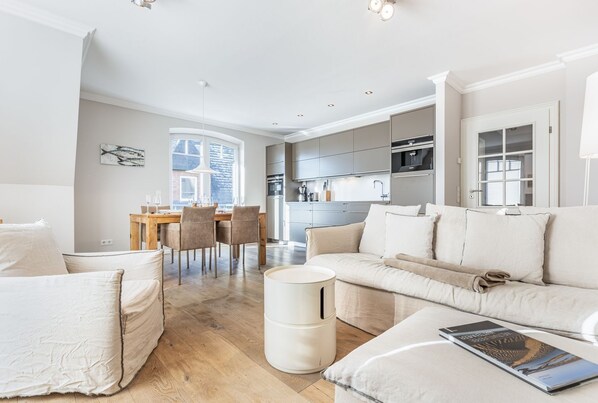 Televisión, reproductor de DVD y estéreo 