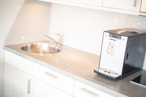Fridge, stovetop, dishwasher, coffee/tea maker