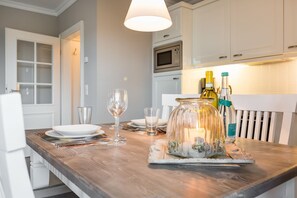 Dining - Landhaus Berthin-bleeg, App. 7 Lichtblick OG Rechts - Zwei Raum Appartement im 1. OG auf Einer Ebene (Wenningstedt-Braderup (Sylt))