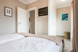 1 bedroom, iron/ironing board, WiFi, bed sheets - Landhaus Berthin-bleeg, App. 7 Lichtblick OG Rechts - Zwei Raum Appartement im 1. OG auf Einer Ebene (Wenningstedt-Braderup (Sylt))
