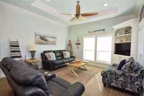 TV - Salt Proof, Sleeps 14, 3/2.5 (Crystal Beach)