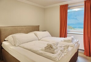 2 chambres, fer et planche à repasser, Wi-Fi, draps fournis