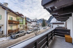 Property grounds - Beautiful, newly renovated flat in the centre of Campitello di Fassa with 4 beds (Campitello di Fassa)