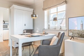 Dining - Hingst, App. 3 Nettes Neest - Luxuriöses Zwei-raum Appartement im Ober- & Dachgeschoss, ca. 52 qm (Wenningstedt-Braderup (Sylt))