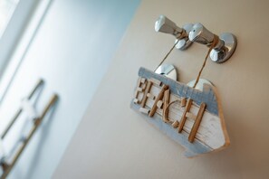 صورة غير مصنفة، 3 من 41، زرّ