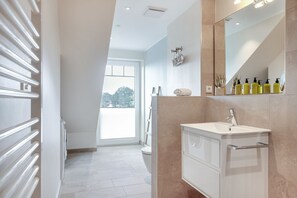 صورة غير مصنفة، 4 من 41، زرّ