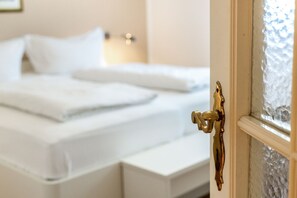 2 habitaciones, tabla de planchar con plancha, wifi y ropa de cama 