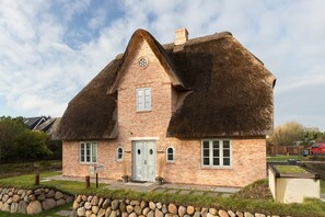 Exterior - Hiirbloom - Ein Wahrer Sylter Urlaubstraum Erwartet Sie im Haus Hiirbloom in Wenningstedt (Wenningstedt-Braderup (Sylt))