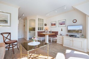 Unclassified image, 5 of 20, button