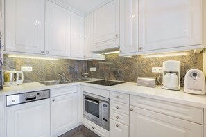 Unclassified image, 4 of 20, button