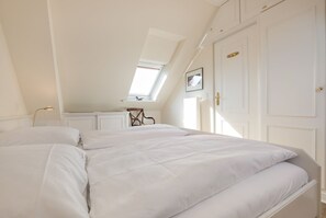 Unclassified image, 3 of 20, button