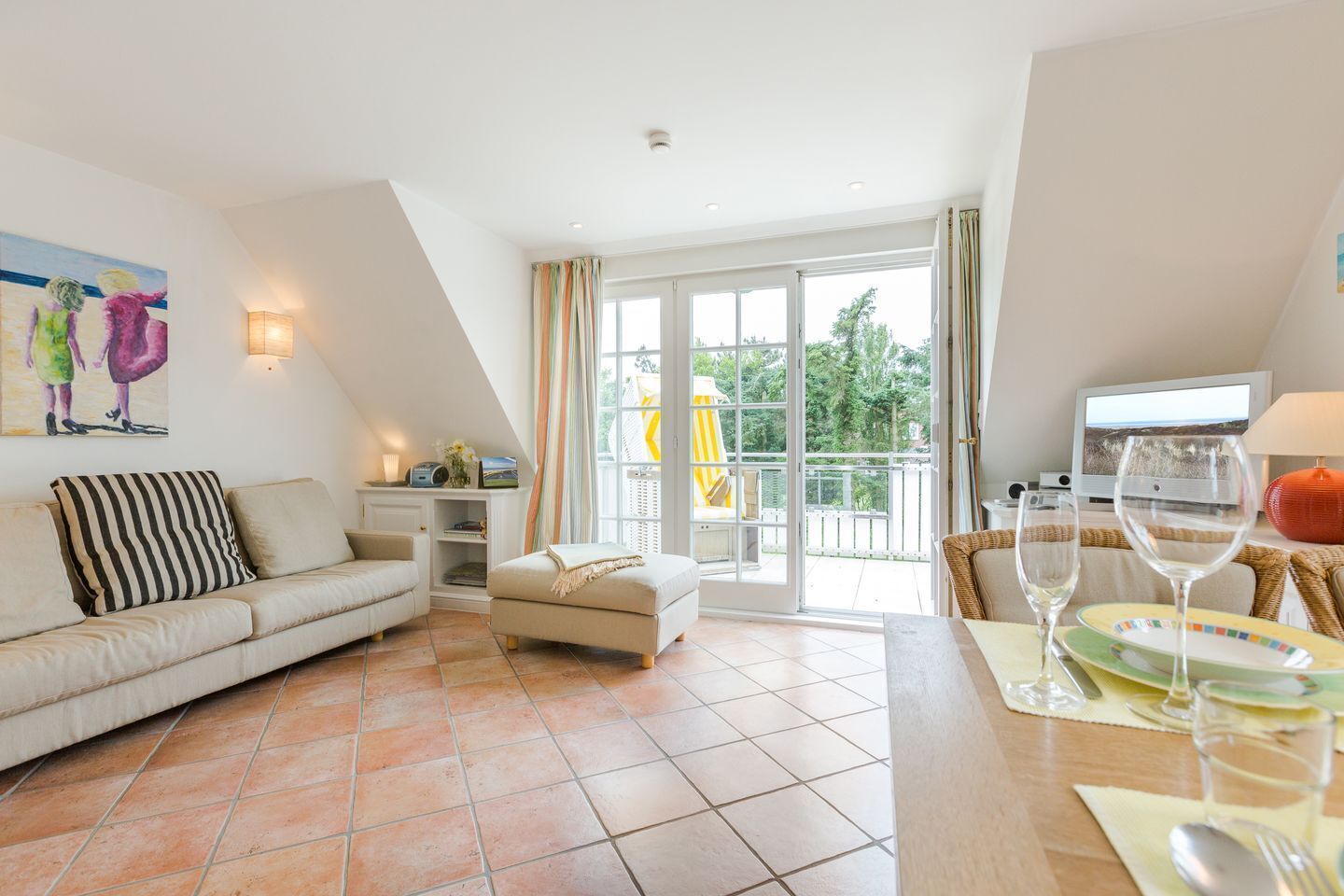 Télévision, lecteur de DVD, chaîne hi-fi