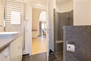 Unclassified image, 2 of 24, button - Landhaus Berthin-bleeg, App. 10 Orphée - Top Lage. Hochwertige Ausstattung. 4 Meter Deckenhöhe! (Wenningstedt-Braderup (Sylt))