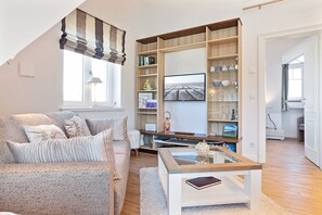 Televisión, reproductor de DVD y estéreo 