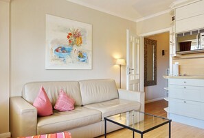 TV, stereo - Haus Silvana, App. 1 - 2-raum Appartement mit ca. 45m ² Nutzfläche im Erd- und Untergeschoss (Wenningstedt-Braderup (Sylt))