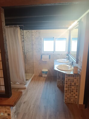 A bathroom with a shower, two sinks, a toilet, and a window. - El Palacete (Cuevas Del Almanzora)