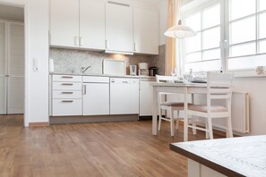 Dining - Haus Heideresidenz App. 21 - 2-raum-appartement im Og/dg, ca 43m² Nutzfläche für bis zu 2 Personen (Wenningstedt-Braderup (Sylt))