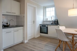 Kühlschrank, Ofen, Herdplatte, Geschirrspüler