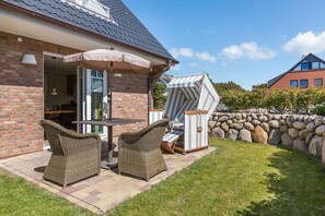 Unclassified image, 2 of 26, button