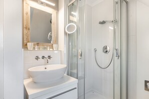 Unclassified image, 5 of 21, button