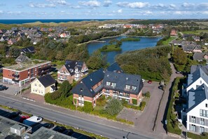 Aerial view - Dorfteich Residence, App. 12 Jonas - Komfort und Kleiner Dorfteichblick (Wenningstedt-Braderup (Sylt))