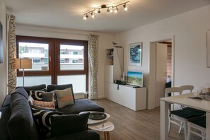 TV, stereo - Fortuna, App. 14 - Urlaub im Herzen Wenningstedts für bis zu 4 Personen (Wenningstedt-Braderup (Sylt))