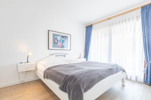 2 slaapkamers, een strijkplank/strijkijzer, wifi, beddengoed
