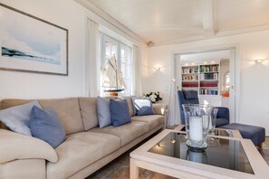 TV, DVD player, stereo - Haus am Strand, Beachfront - Strand, Meer & Luxus (Wenningstedt-Braderup (Sylt))