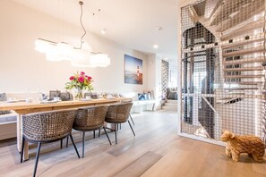 Dining - Hafen27list, Haus 8 - Hausteil im EG, UG, OG, DG, ca. 219m² Nutzfläche, 2 Parkplätzen, Nichtraucher (List)