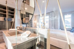 4 bedrooms, in-room safe, iron/ironing board, WiFi