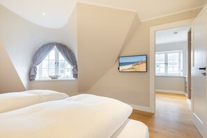 3 chambres, fer et planche à repasser, Wi-Fi, draps fournis