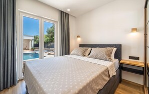 4 bedrooms, iron/ironing board, travel cot, free WiFi