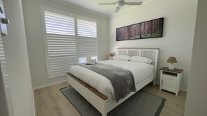3 bedrooms, iron/ironing board, free WiFi, bed sheets - GRACE - Timeless Style in Central Location (West Busselton)
