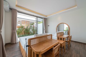 3 bedrooms, desk, iron/ironing board, bed sheets - Villa Selikur 2 (Seminyak)